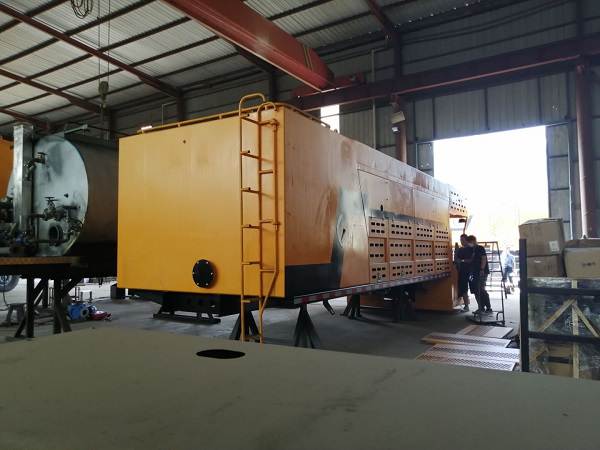 How does the asphalt gravel synchronous sealing truck spread gravel_2